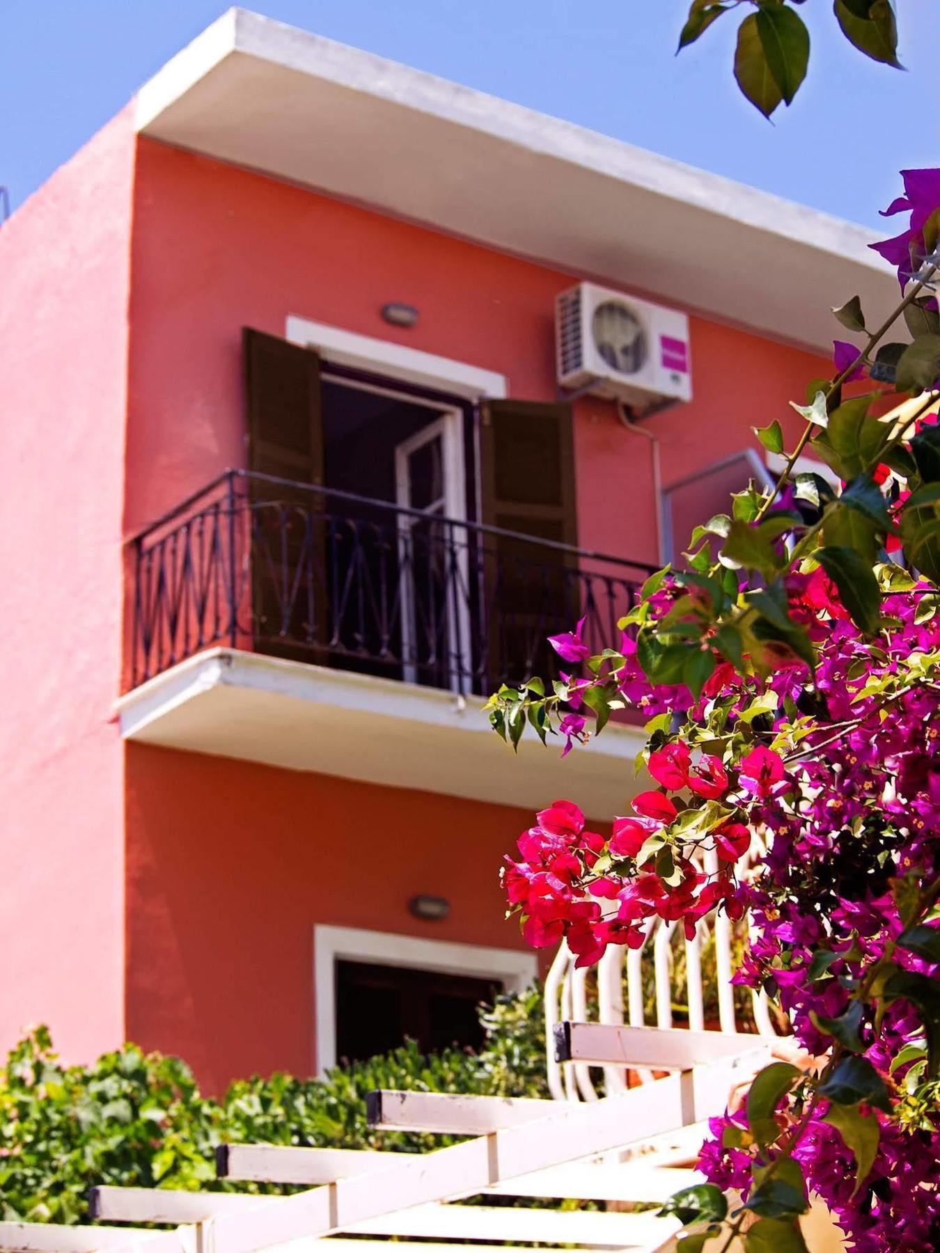 Hotel Pansion Roulis Moraitika Exterior foto
